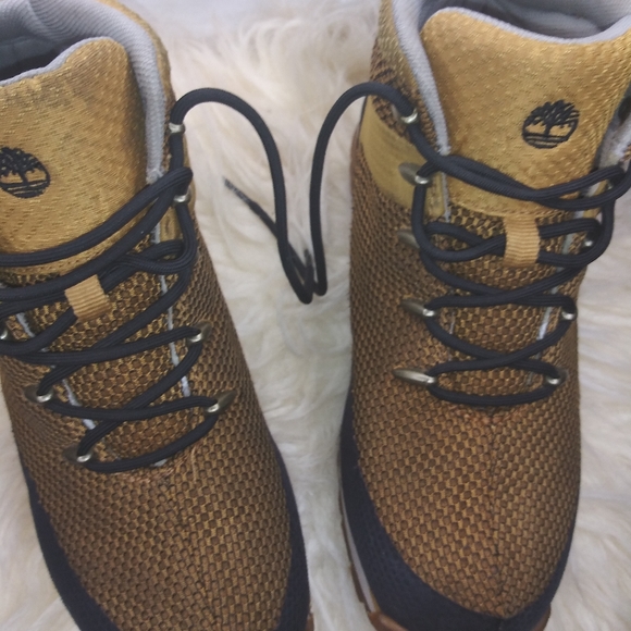 Shoes - Picture 3 of 10